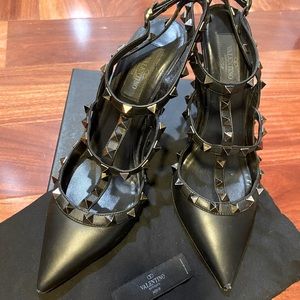 Valentino Rockstud Noir Leather Pump, Black 38.5